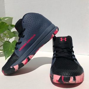 Big Girls Under Armour Basketball Shoes, size 4Y